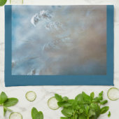 Rode kardinaal in de Natuur van de winter: Kerstmi Theedoek (Gevouwen)