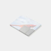 Rode kardinaal op houten stump post-it® notes (Schuin)