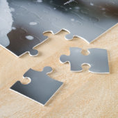 Rode Kardinaal Vogel op een Frozen Birdbath Art Legpuzzel (Zijkant)