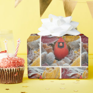 Rode Kardinaalvogel in Vorstige Herfstbladeren Cadeaupapier