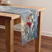 Rode kardinalen en Holly in de sneeuw Korte Tafelloper (Voorbeeld)