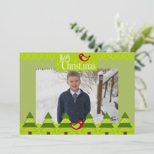 Rode kardinalen en kerstbomen feestdagenkaart (Staand voorkant)