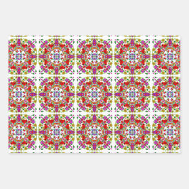 Rode kardinalen en kleurrijke bloemen van afgelope inpakpapier vel