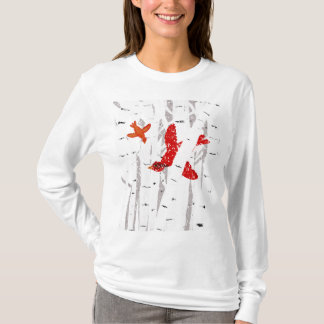 Rode kardinalen in de White Birch Trees Winter Sce T-shirt