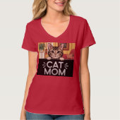 Rode kat Mom V-hals T-shirt (Voorkant)