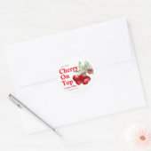 Rode kers op het hoogste Baby shower Ronde Sticker (Envelop)