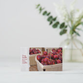 Rode kersen in de doos van de opbrengst visitekaartje (Staand voorkant)