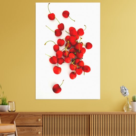 Rode kersen in natuurlijk licht liggen op wit canvas afdruk (Insitu (Woonkamer))