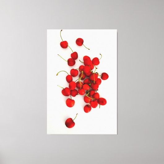 Rode kersen in natuurlijk licht liggen op wit canvas afdruk (Voorkant)
