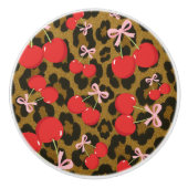 Rode kersen met roze strik Coquette Leopard Print Keramische Knop (Voorkant)