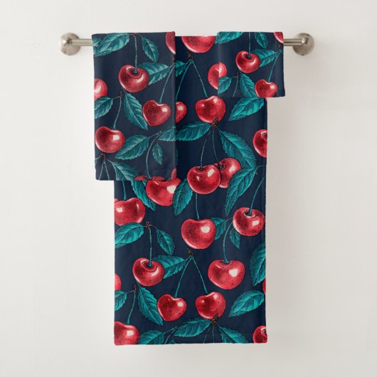 Rode kersen op donkerblauw bad handdoek (Insitu)