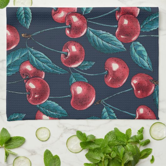 Rode kersen op donkerblauw theedoek (Gevouwen)