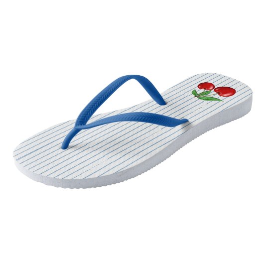 Rode kersen op een grafisch patroon met blauwe str teenslippers (Schuin)