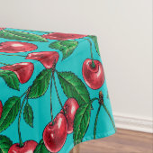 Rode kersen op turquoise tafelkleed (Voorbeeld)