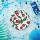 Rode kersen op wit papieren bordje (Feest)