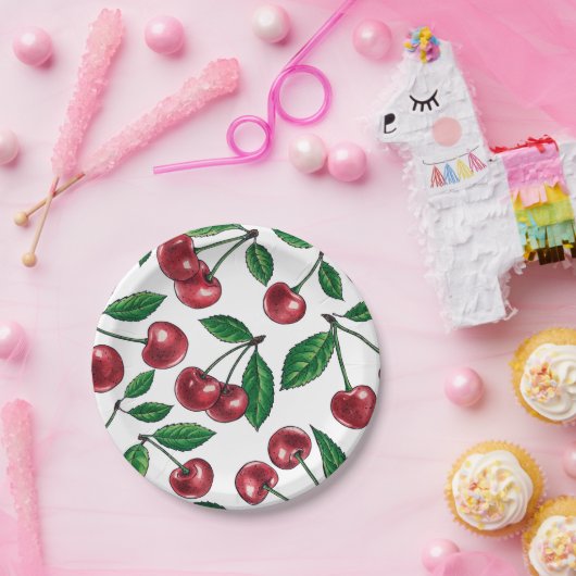 Rode kersen op wit papieren bordje (Feest)