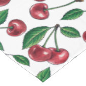 Rode kersen op wit tafelkleed (Gekanteld)