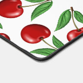 Rode kersen overal boven patroon bureaumat (Hoek)