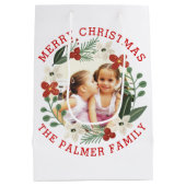 Rode kerst, bloemen met vakantiefoto's medium cadeauzakje (Achterkant)