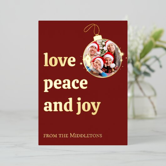 Rode Kerst Familie Foto Liefde Vrede Joy Gold Folie Feestdagenkaart (Staand Voorkant)