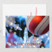 Rode kerst ornament en wit licht feestdagenkaart (Voorkant / Achterkant)