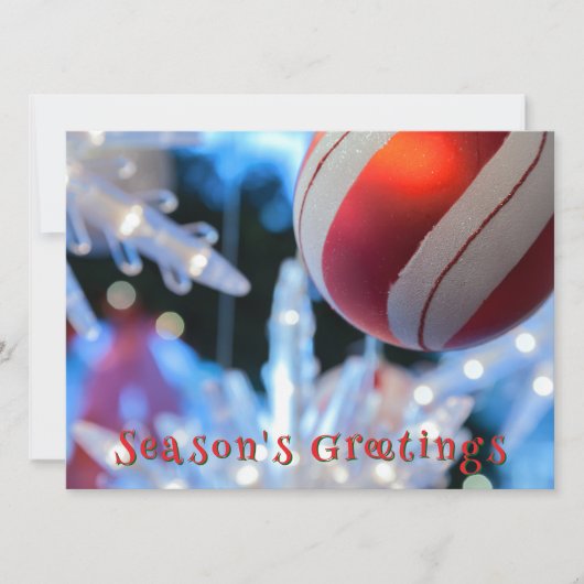 Rode kerst ornament en wit licht feestdagenkaart (Voorkant)