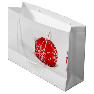 Rode kerstbal met sneeuwvlok groot cadeauzakje