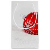 Rode kerstbal met sneeuwvlok klein cadeauzakje (Achterkant)