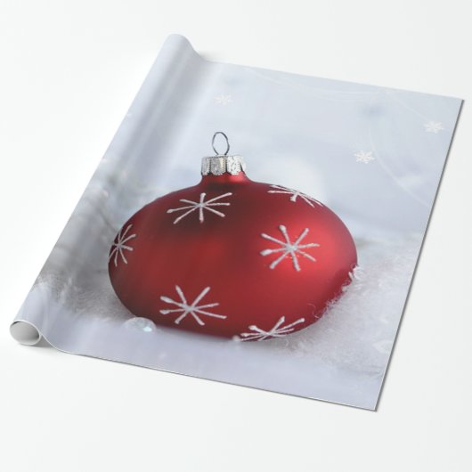 Rode Kerstbal met Sneeuwvlokken Cadeaupapier (Uitgerold)
