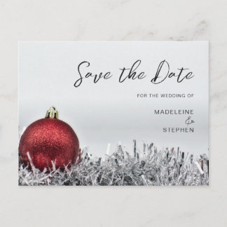 Rode kerstbal & zilveren slinger Save the Date Briefkaart