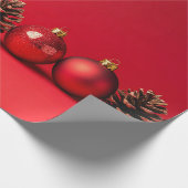 Rode Kerstballen en Denneappels  Cadeaupapier (Hoek)