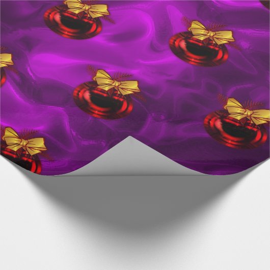 Rode kerstballen op Paarse kerstdagen Cadeaupapier (Hoek)