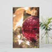 rode kerstboomornament feestelijk briefpapier (Staand voorkant)