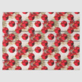 Rode kerstboomversieringen op houtontkoppeling tissuepapier (Voorkant)