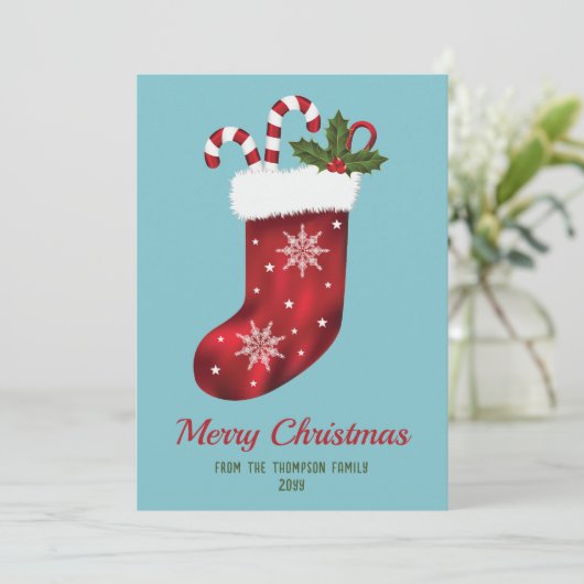 Rode kerstinslag op blauw met aangepaste tekst feestdagenkaart (Staand voorkant)