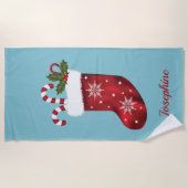 Rode Kerstkous Op Blauw Met Aangepaste Tekst Strandlaken (Voorkant)