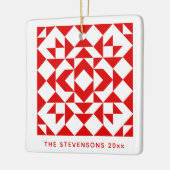 Rode Kerstmis Geometrische quilt op maat Keramisch Ornament (Links)