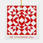 Rode Kerstmis Geometrische quilt op maat Keramisch Ornament (Achterkant)