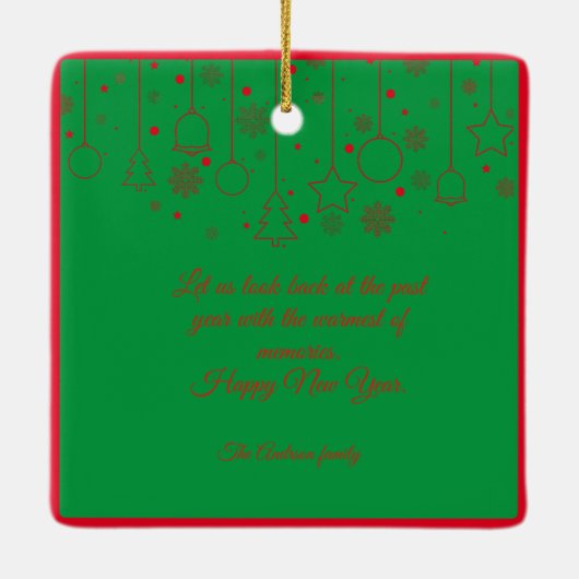 Rode Kerstmis Groene fotowensen Keramisch Ornament (Achterkant)