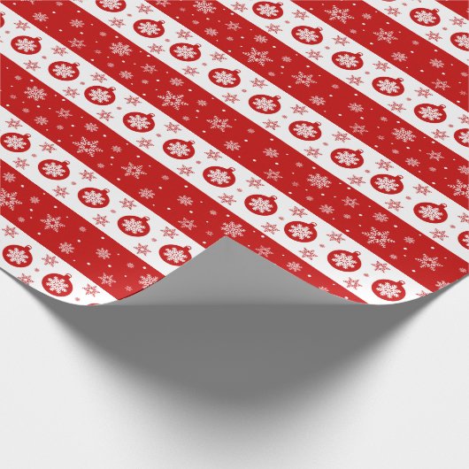 Rode Kerstmisbellen en Sneeuwvlokkenpatroon Cadeaupapier (Hoek)