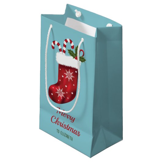 Rode Kerstsok op Blauw met Aangepaste Tekst Klein Cadeauzakje (Voorkant Gekanteld)