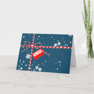 Rode kersttag op cadeau kerstkaart feestdagen kaart