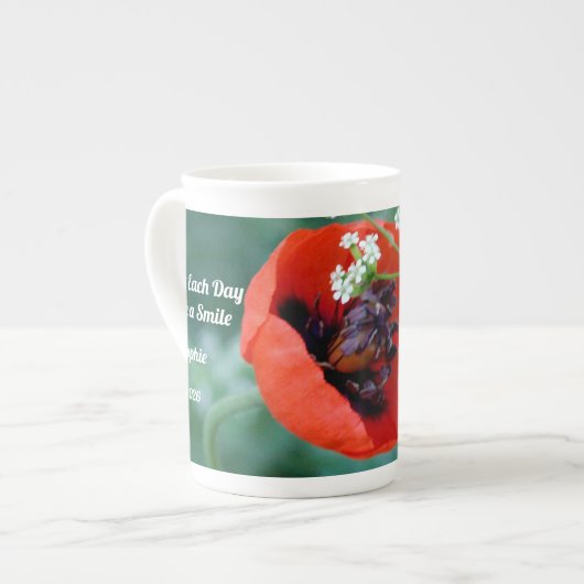 Rode klaproos bloem met Grace Bone China mok (Links)