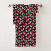 Rode Klaproos op Goth Bloemen Bad Handdoek (Insitu)