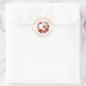 Rode klaprooskrans met vlinderadres ronde sticker (Tas)
