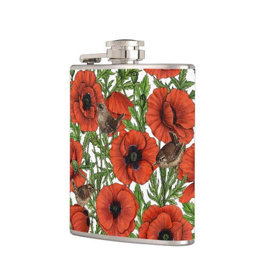 Rode klaprozen en wratten, groene bladeren op wit heupfles (Links)