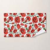 Rode klaprozen in een veld op wit bad handdoek (Handdoek)