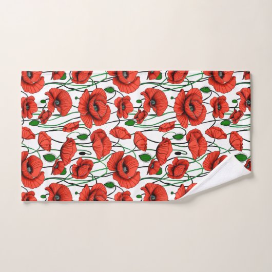 Rode klaprozen in een veld op wit bad handdoek (Handdoek)