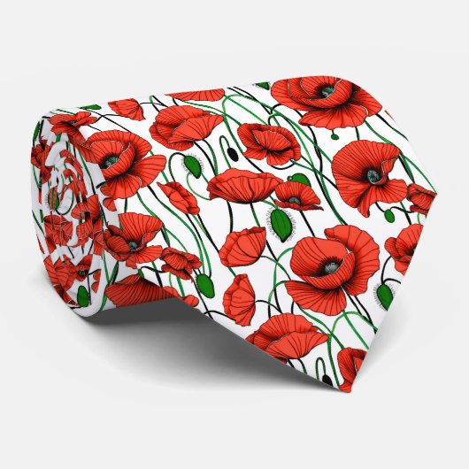 Rode klaprozen in een veld op wit stropdas (Opgerold)