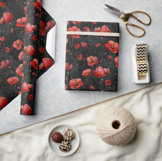 Rode klaprozen op zwart cadeaupapier (Crafts)
